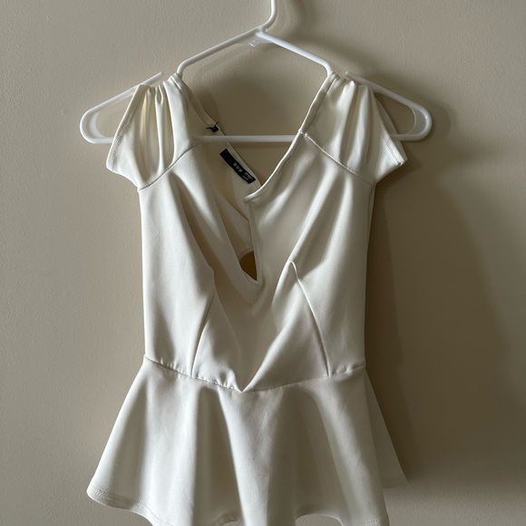 Very cute TFNC London, white top, can be worn, formally or casually - Picture 5 of 5
